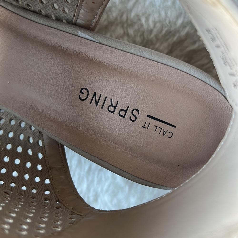Call it Spring Sandals. Stacked Heel. Color Taupe. Size 8.5 - Picture 6 of 7